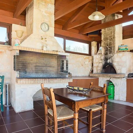 Acorn Villa *