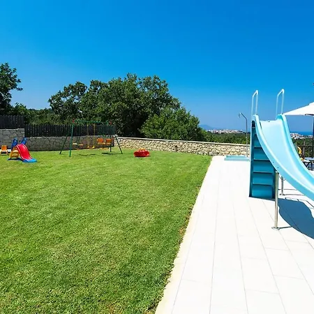 Acorn Villa
