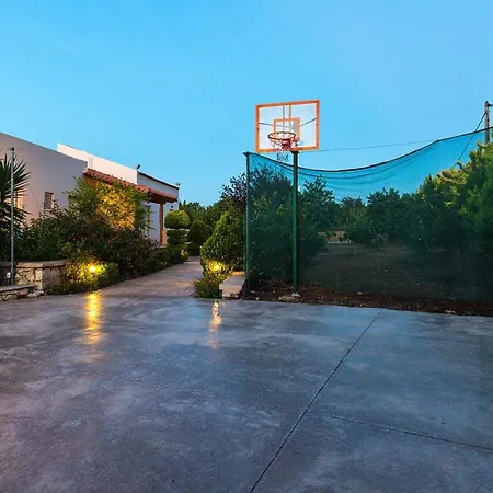 Acorn Villa *