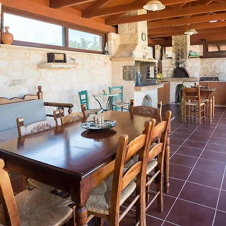 Acorn Villa